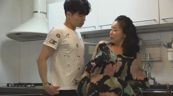 phim-sex-viet-nam Gạ xoạc em cạnh bên nhà dam dang khi ông xã đi vắng